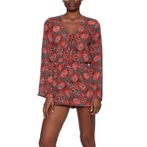 ✨🆕🦊 The Hanger Floral Sandy Romper